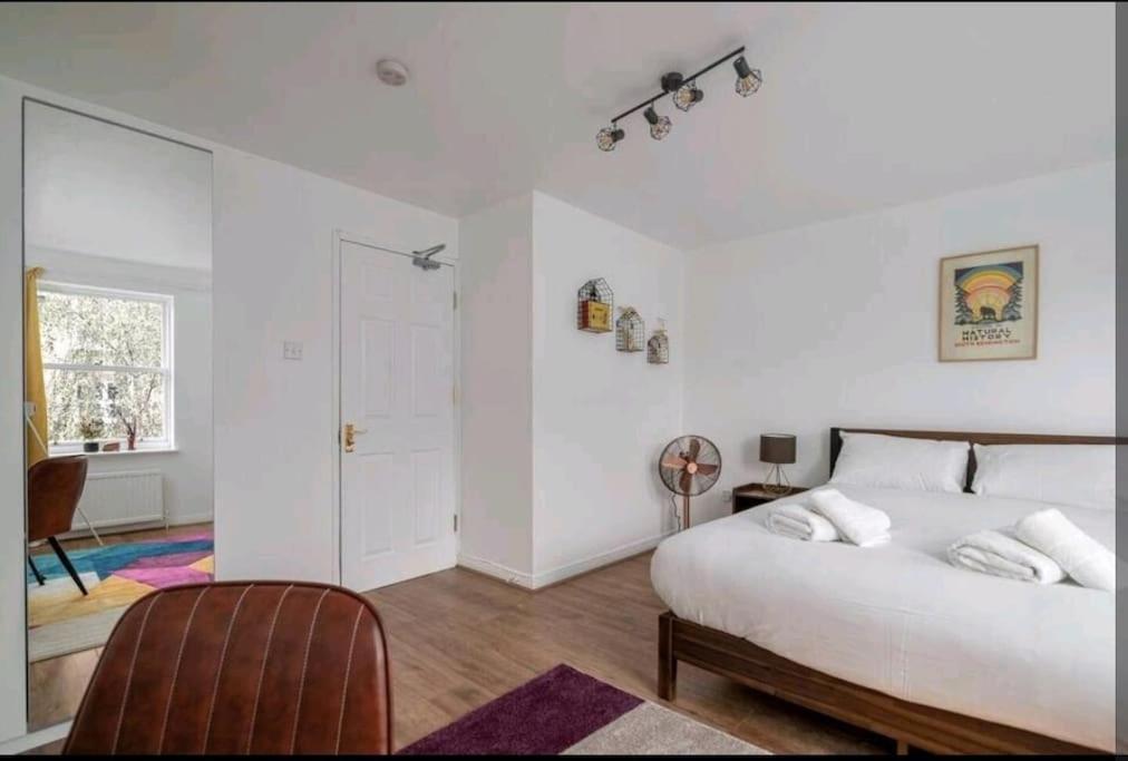 Quiet 4 Bedroom House Between Camden & Kings Cross Londra Esterno foto